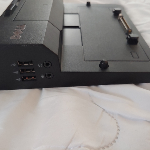 Dell E5500 laptop and charger and docking station - Picture 5 of 11